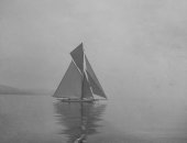 706-Shamrock III becalmed off Loch Long May 1903.