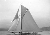 712-Shamrock III under Jib leader on the Clyde. May 1903.
