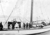832-Captain Wright, Mr Fife and Sir Thomas Lipton on board Shamrock III, on the Clyde. May 1903.