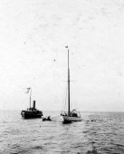 841-Sir Thomas Lipton saying goodbye to Shamrock III. May 1903.