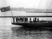 180-The stern with crew, Shamrock IV. 1920.